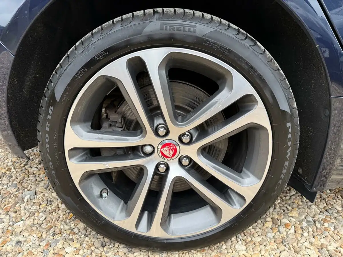 2019-jaguar-xe-20i-portfolio-200ps-big-53