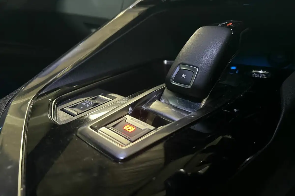 2021-peugeot-3008-suv-12-puretech-gt-eat8-big-18