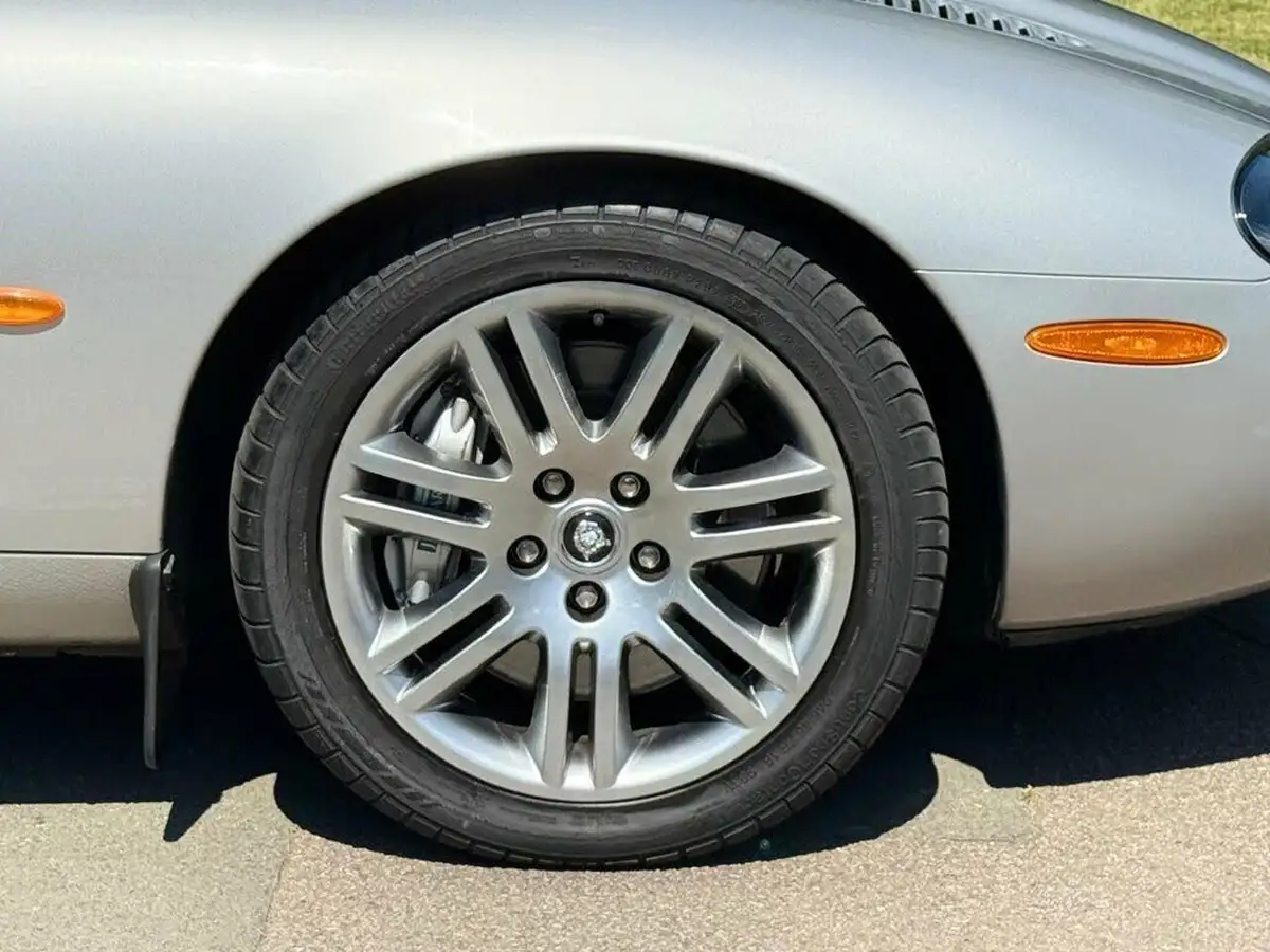 2003-jaguar-xkr-42-coupe-big-18