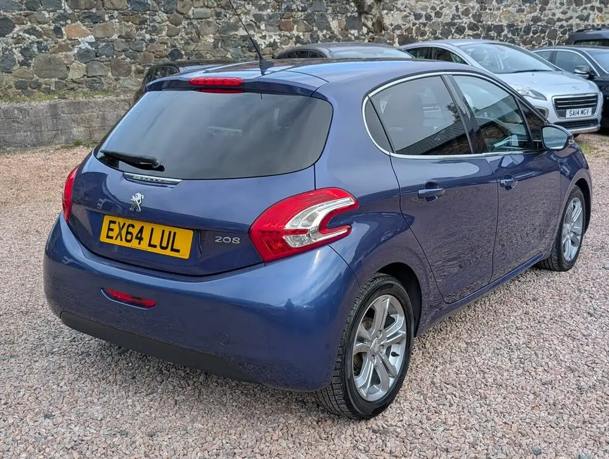 2014-peugeot-208-12-allure-vti-5d-big-17