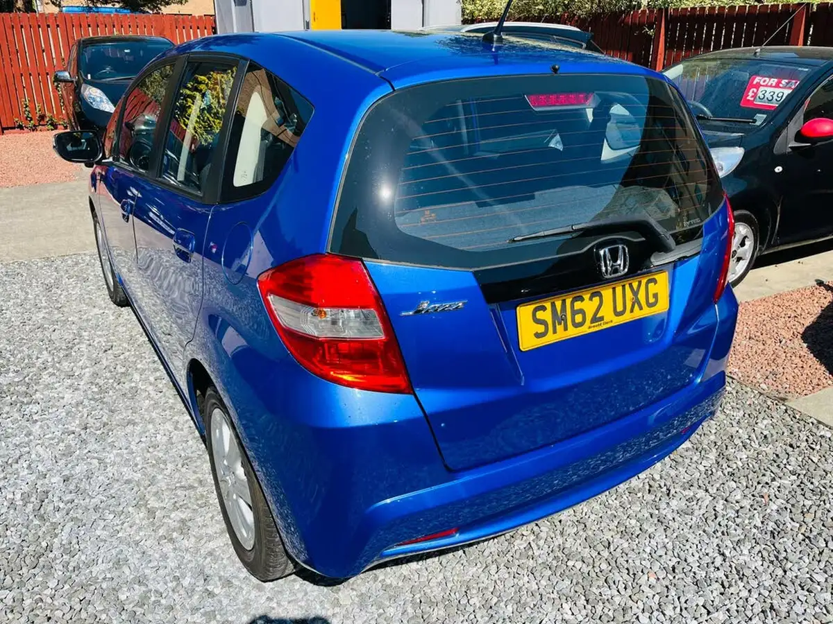 2012-honda-jazz-14-es-big-3