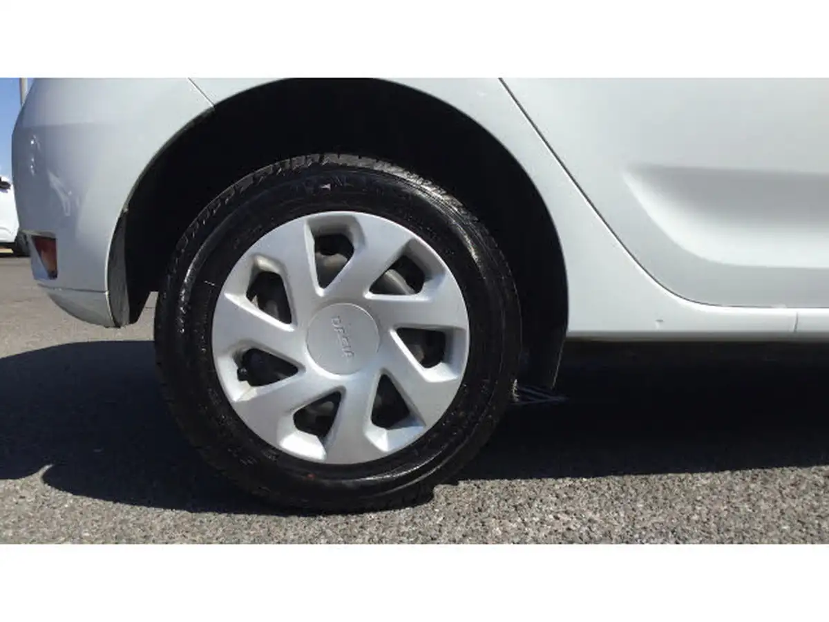 2018-dacia-sandero-10-sce-essential-big-25