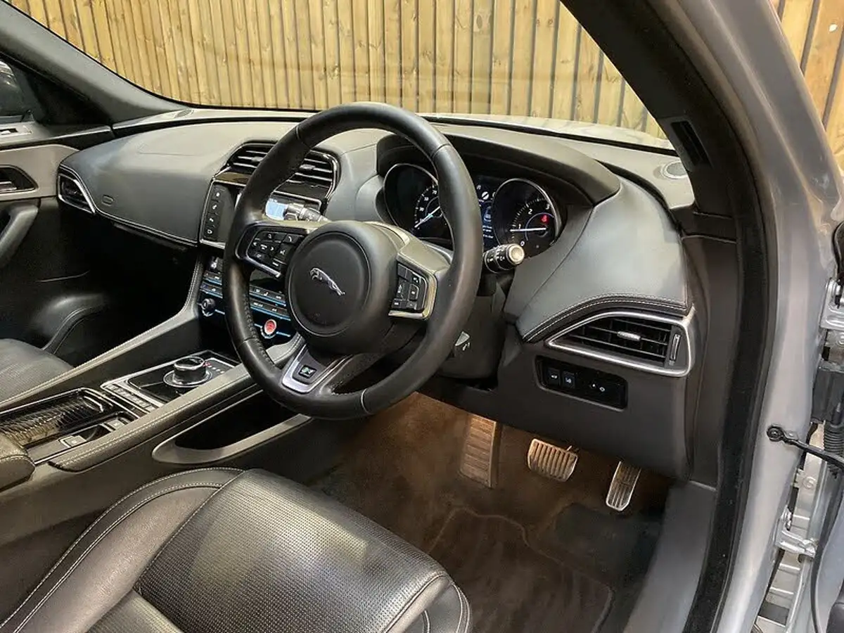 2018-jaguar-f-pace-20-i4d-r-sport-180ps-awd-auto-big-31