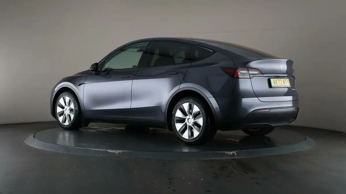 2022-tesla-model-y-e-long-range-big-72