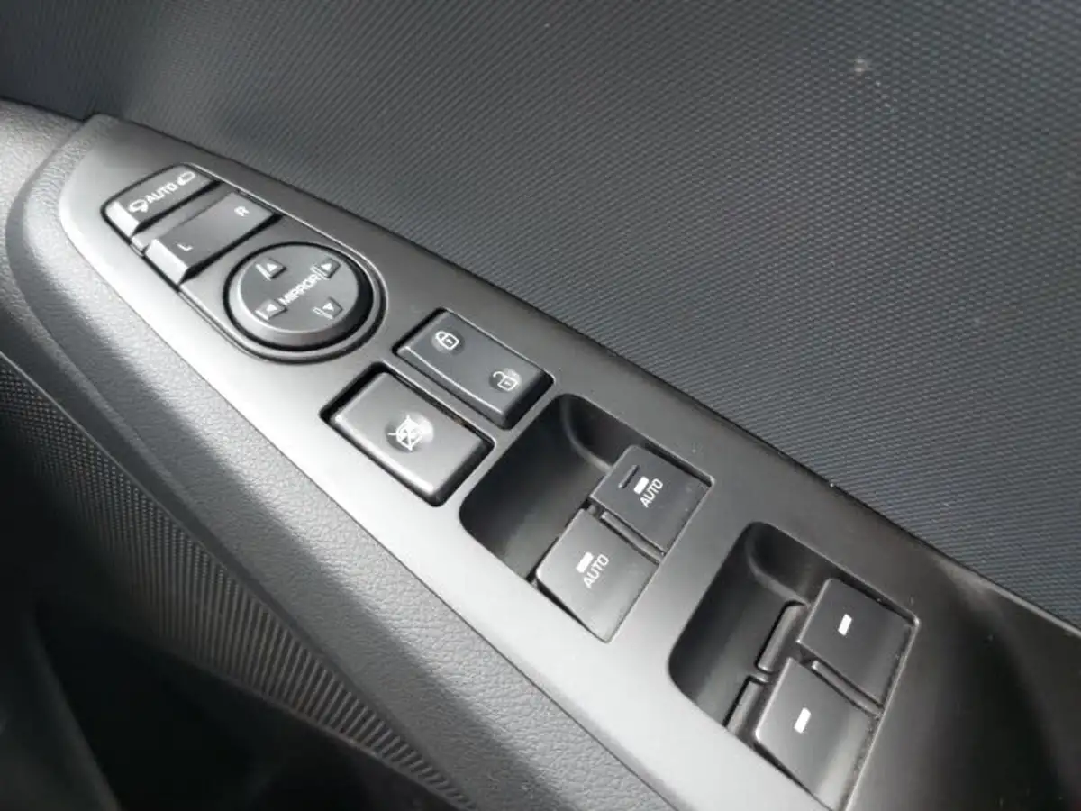 2020-hyundai-kona-e-premium-136ps-39kwh-big-18