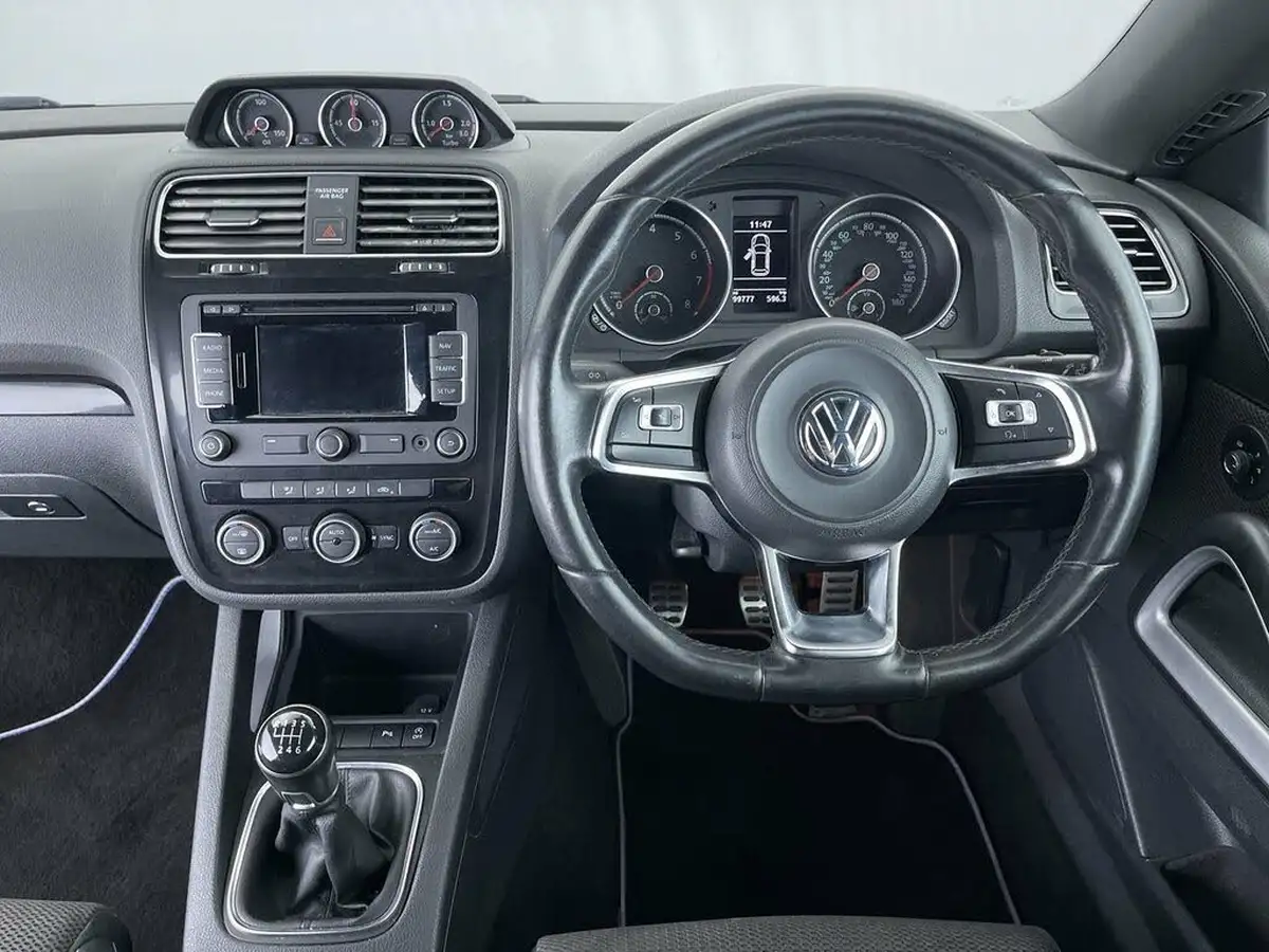 2015-volkswagen-scirocco-14-tsi-gt-big-32