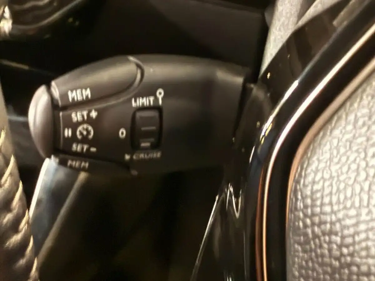 2022-peugeot-2008-suv-12-puretech-allure-premium-100bhp-big-35