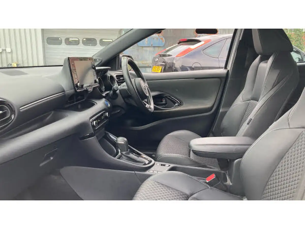 2022-toyota-yaris-15-vvt-i-dynamic-big-9