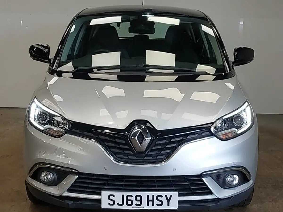 2019-renault-scenic-13-tce-iconic-big-18