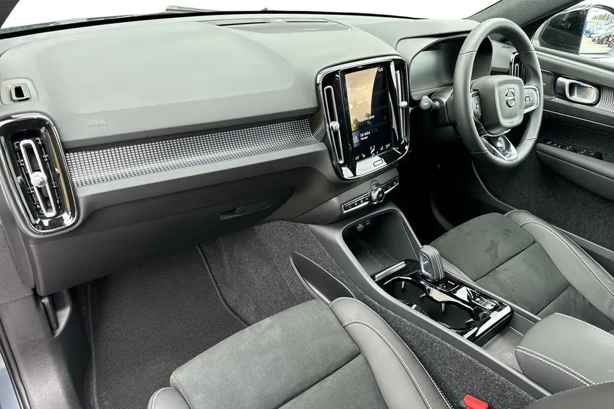2021-volvo-xc40-15-t5-r-design-262bhp-big-1