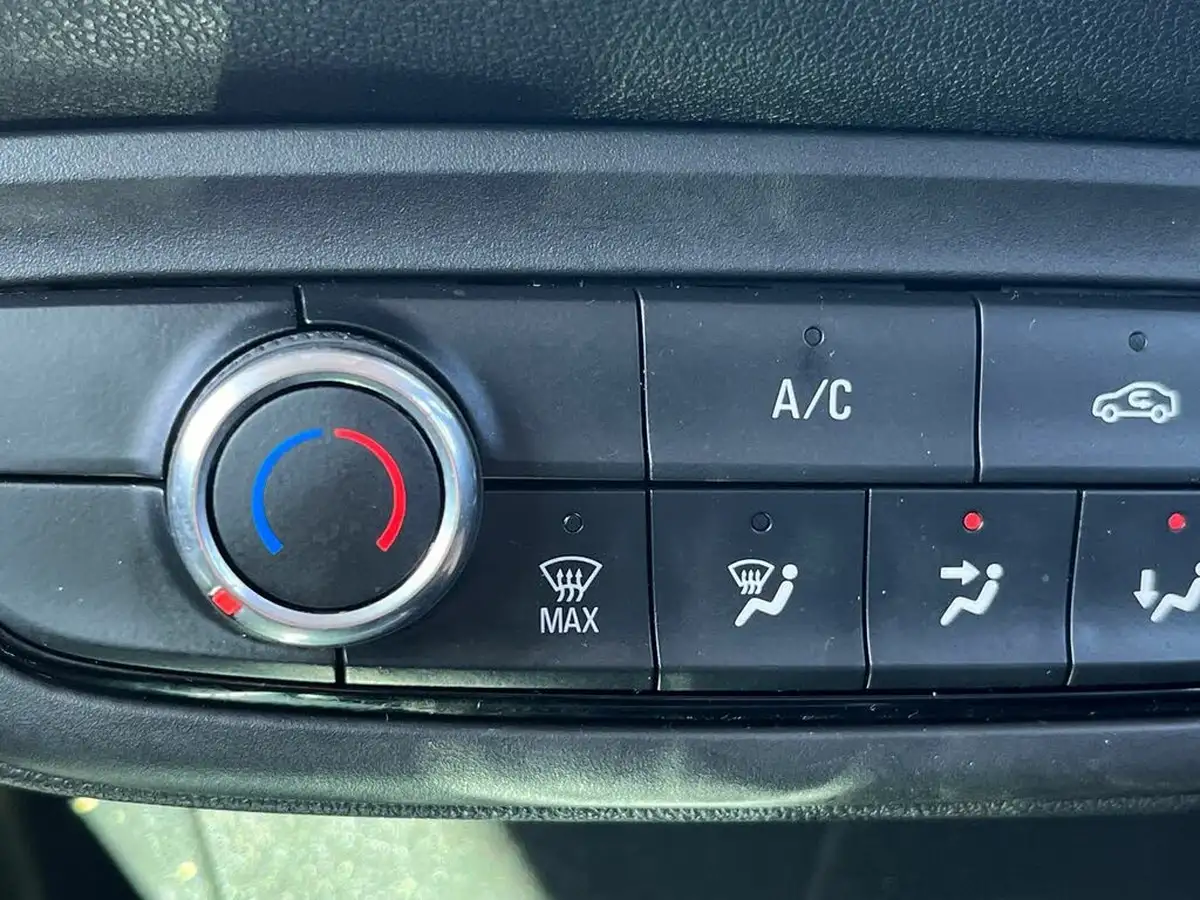 2020-vauxhall-crossland-x-12i-griffin-big-25