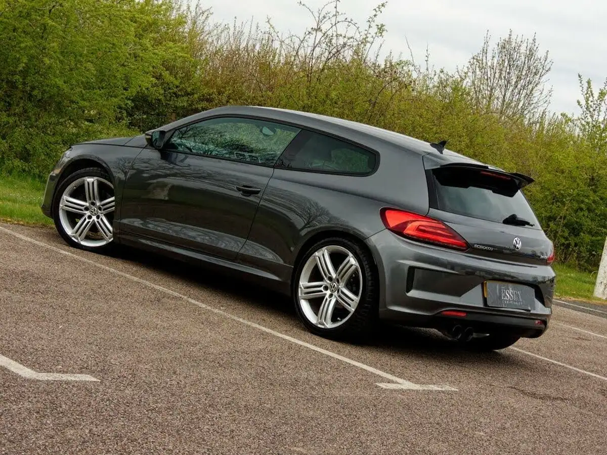2016-volkswagen-scirocco-20-tsi-r-line-big-11
