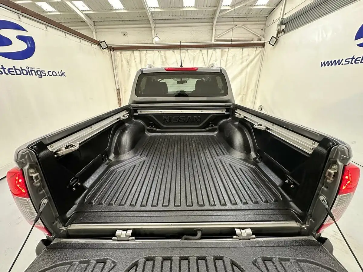 2019-nissan-navara-23dci-tt-tekna-8-navileather-auto-big-26