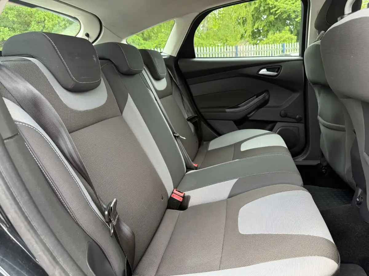 2012-ford-focus-16-zetec-ti-vct-125ps-hatchback-big-19
