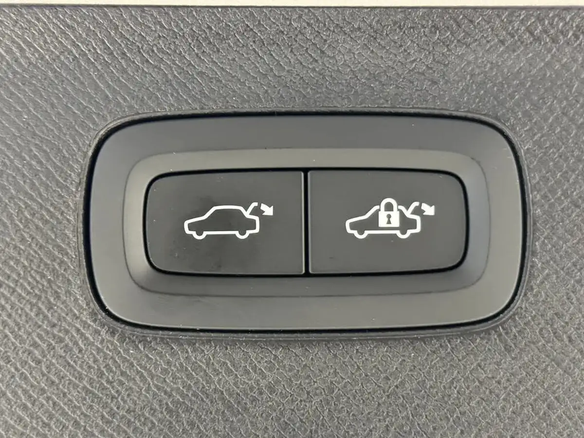 2023-volvo-xc90-20-b5-core-big-22