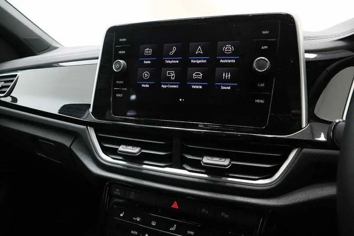 2024-volkswagen-t-roc-15-tsi-r-line-hatchback-5d-dsg-big-11