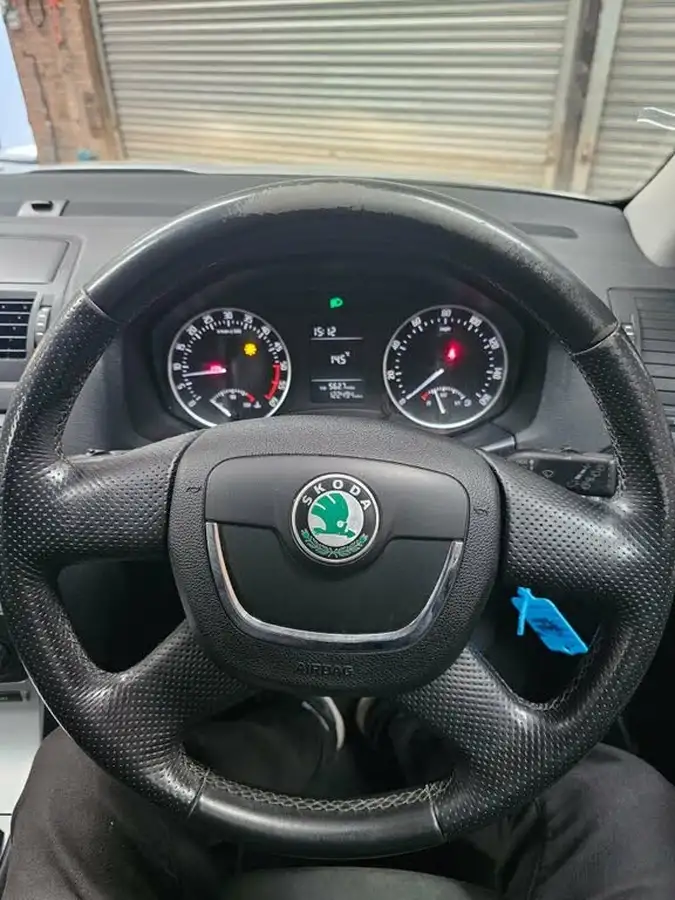 2013-skoda-octavia-20td-scout-cr-140bhp-big-23