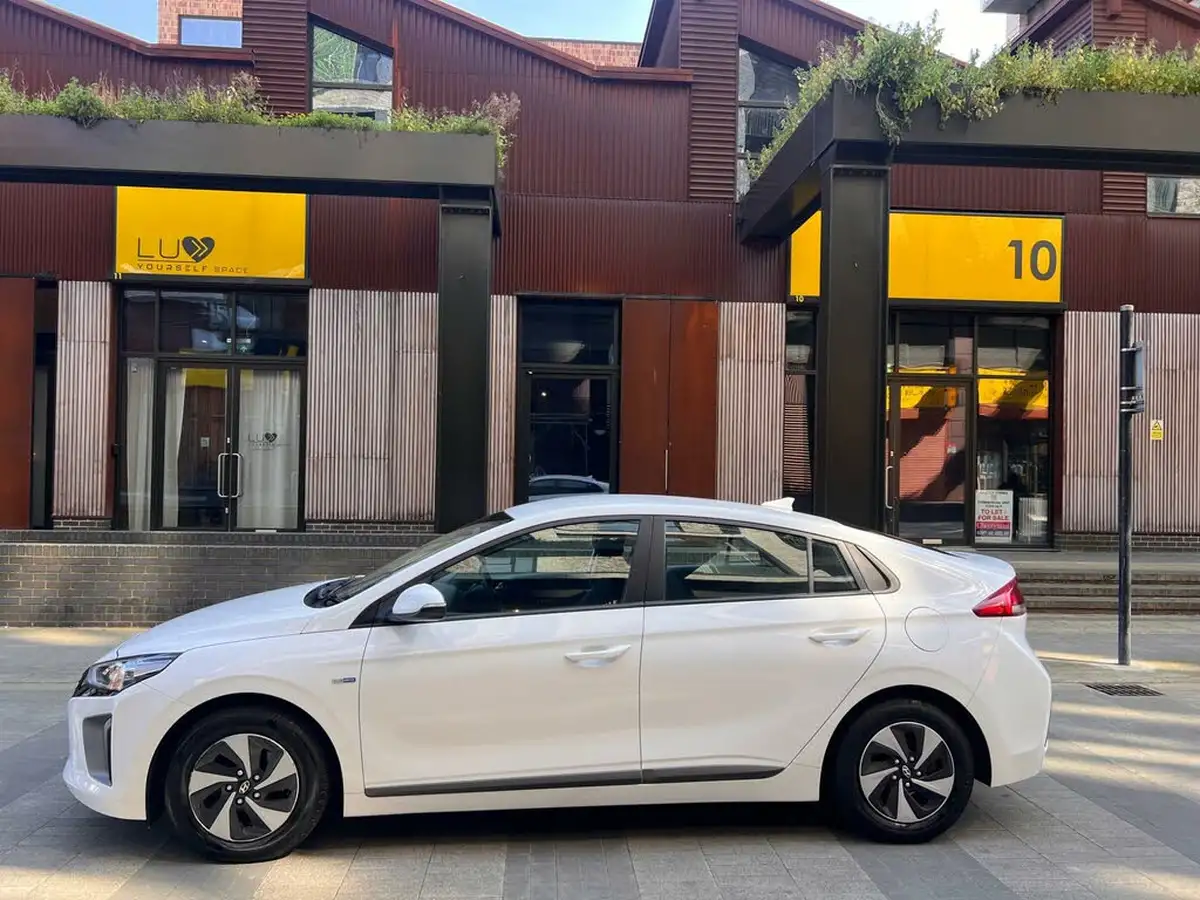 2017-hyundai-ioniq-16-gdi-se-hybrid-big-2