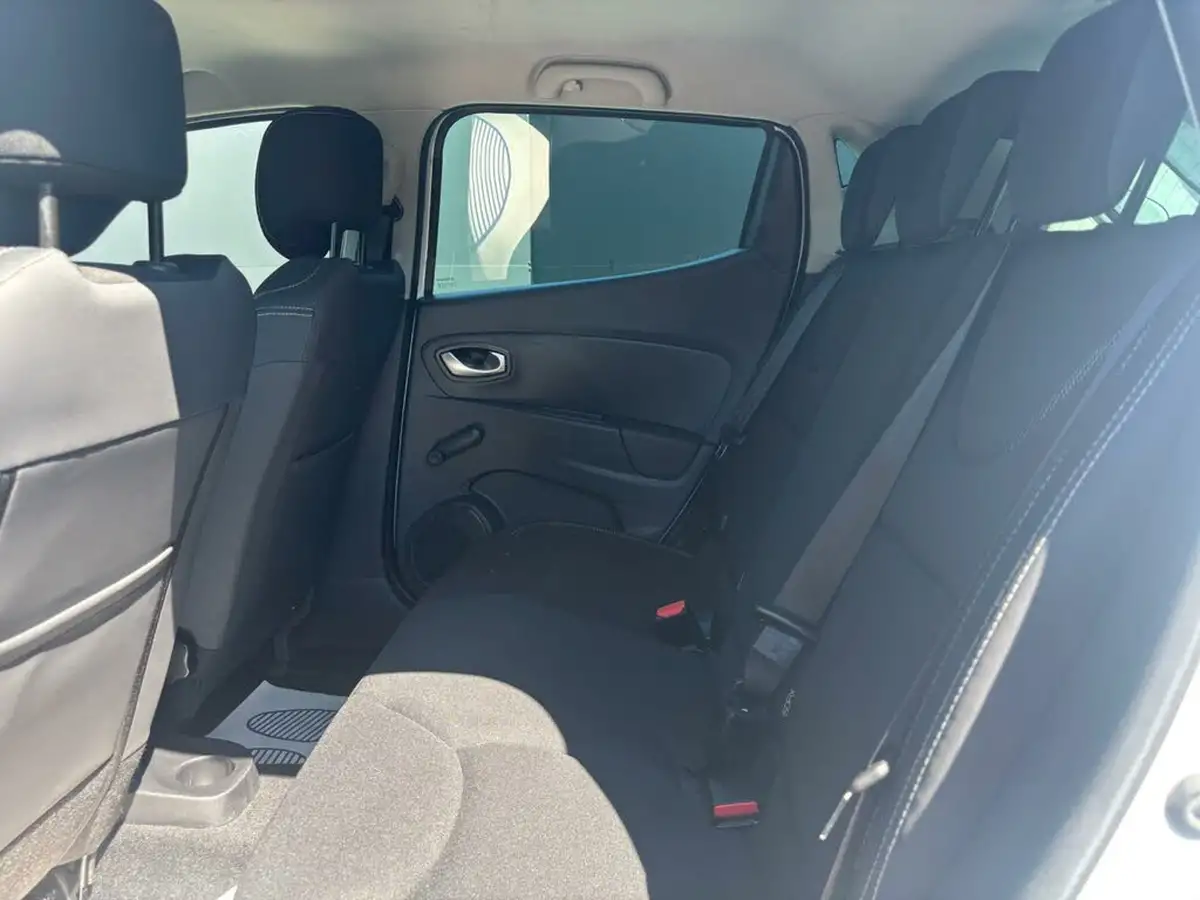 2018-renault-clio-09-tce-iconic-90ps-big-34