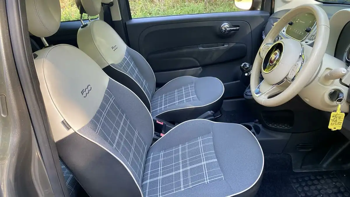 2017-fiat-500-12-lounge-big-39