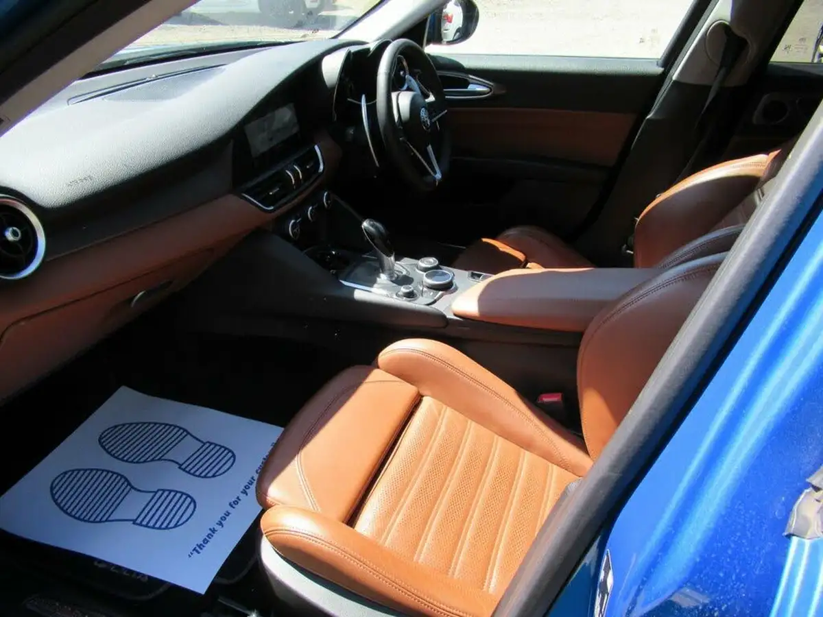 2019-alfa-romeo-giulia-20-veloce-big-38