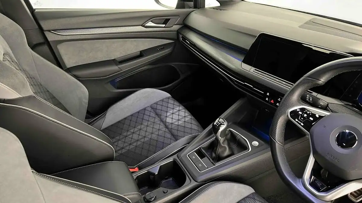 2022-volkswagen-golf-15-tsi-r-line-130ps-hatchback-big-33