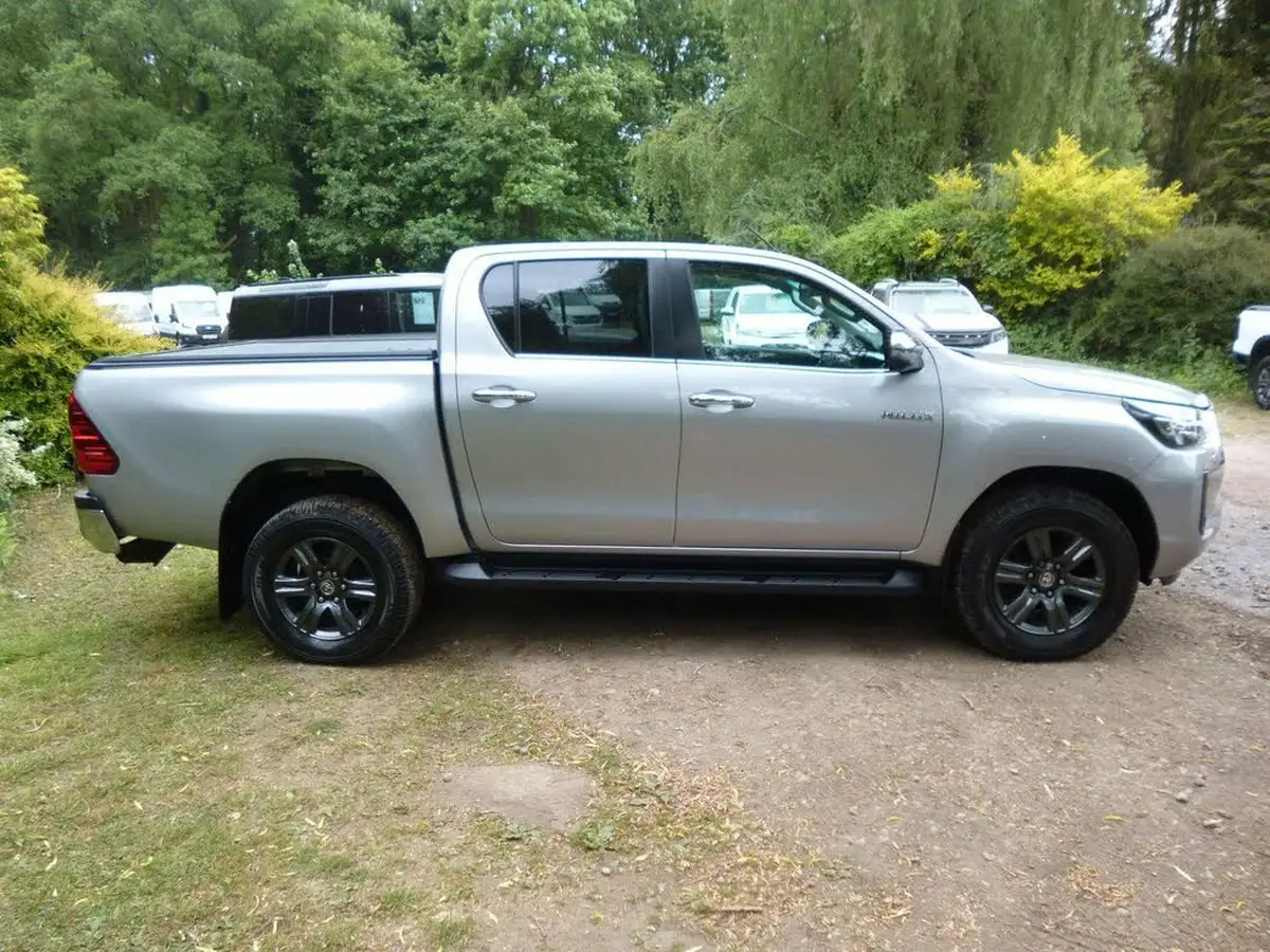 2021-toyota-hi-lux-24d-4d-icon-150hpeu6dt-e-auto-big-6