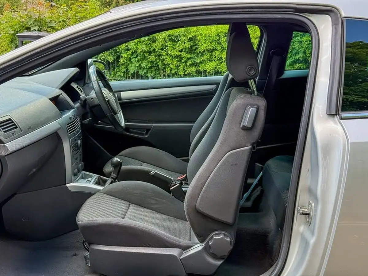 2011-vauxhall-astra-16-sri-16v-vvt-sport-hatch-3d-big-16