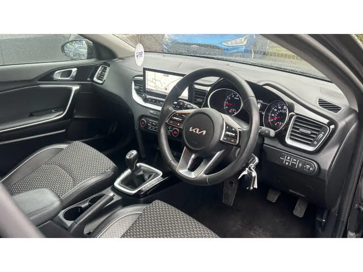 2022-kia-ceed-15-t-gdi-3-sportswagon-big-10