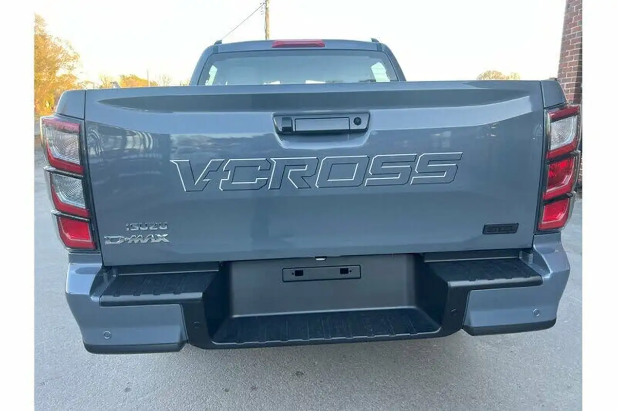 2025-isuzu-d-max-19td-v-cross-steel-edition-auto-big-3