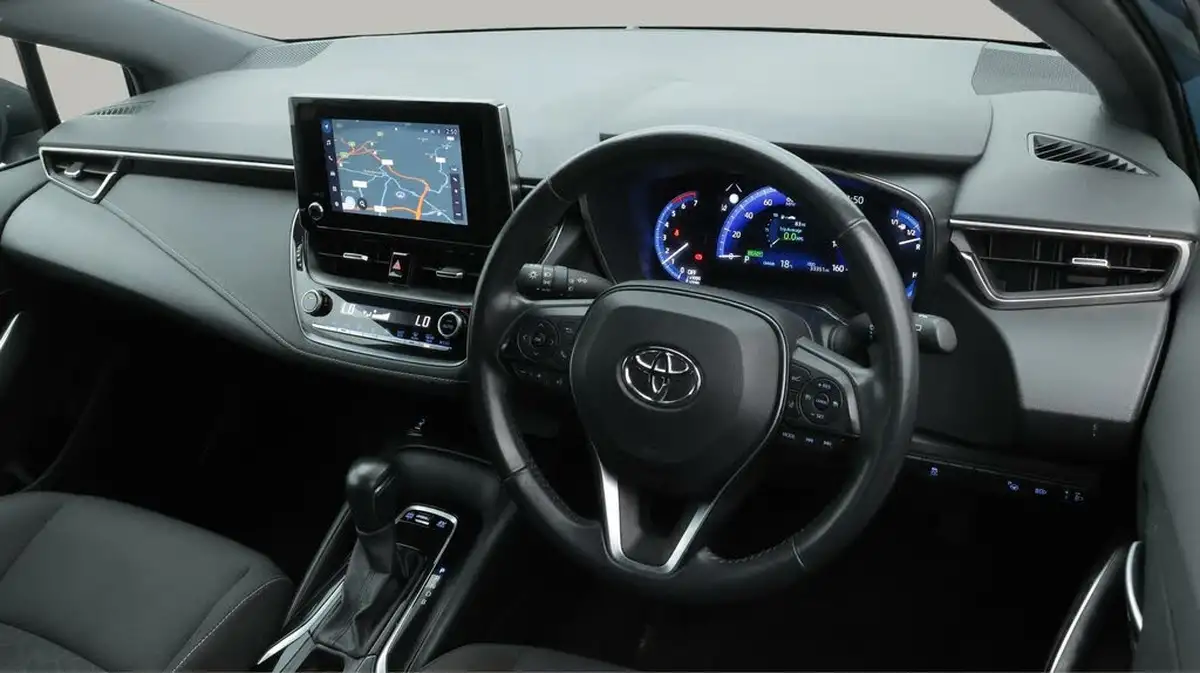 2022-toyota-corolla-18-vvt-i-icon-tech-spare-wheel-touring-sports-5d-big-9