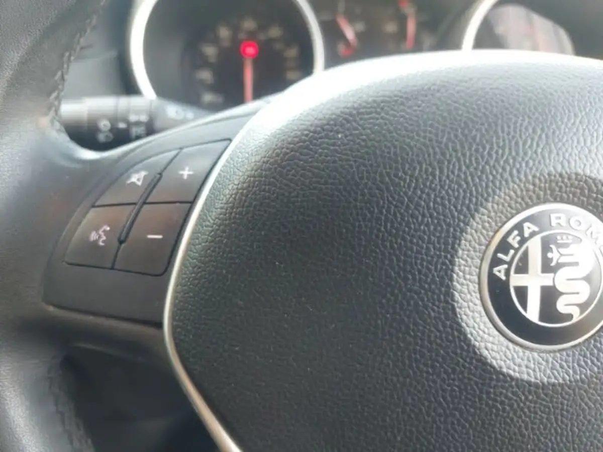 2017-alfa-romeo-giulietta-16jtdm-2-giulietta-big-14