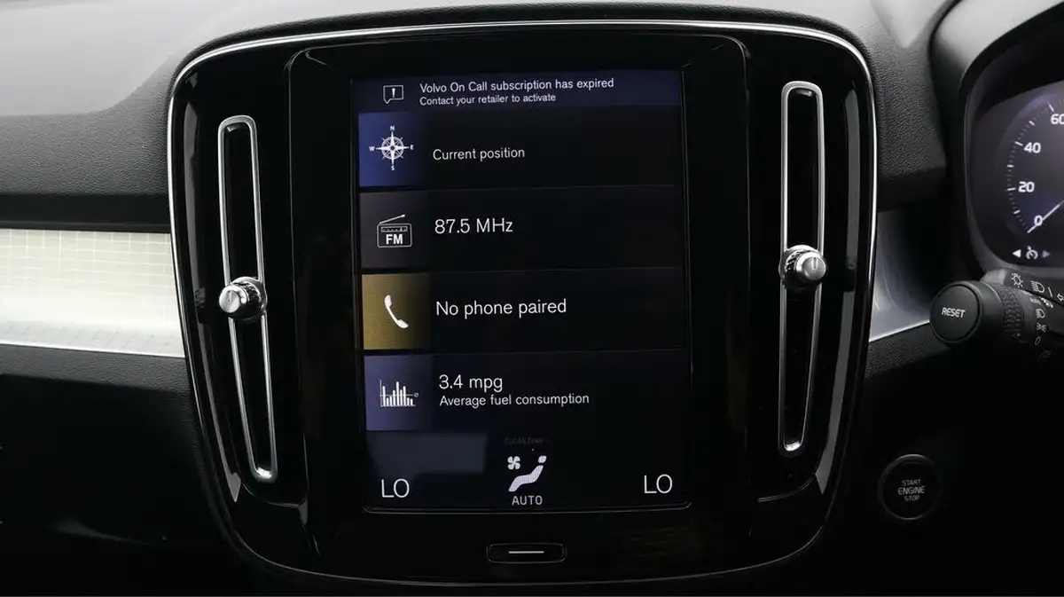 2020-volvo-xc40-20td-d3-momentum-geartronic-big-10