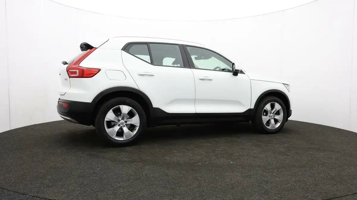 2020-volvo-xc40-20td-d3-momentum-geartronic-big-34