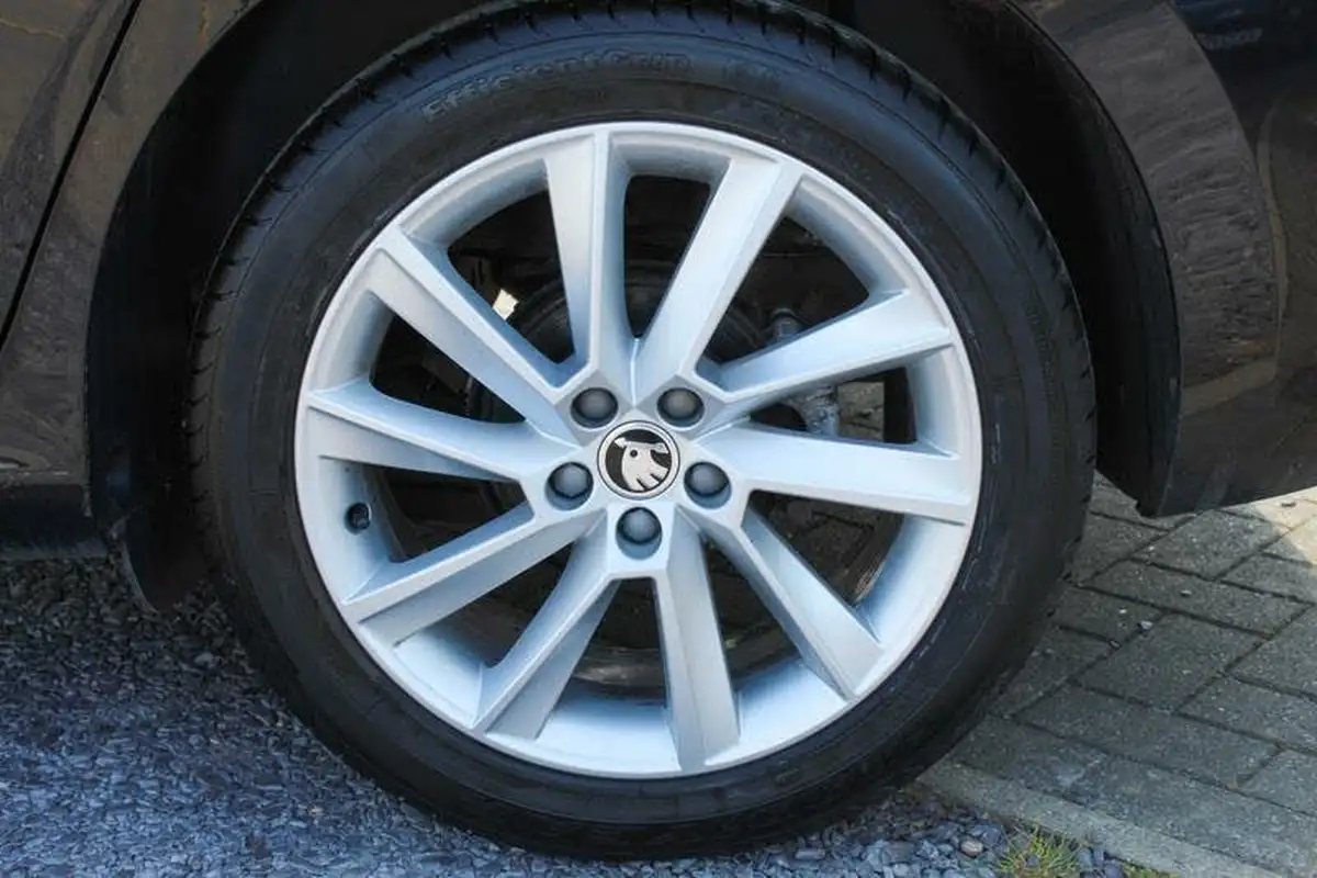 2019-skoda-scala-10-tsi-se-116ps-big-14