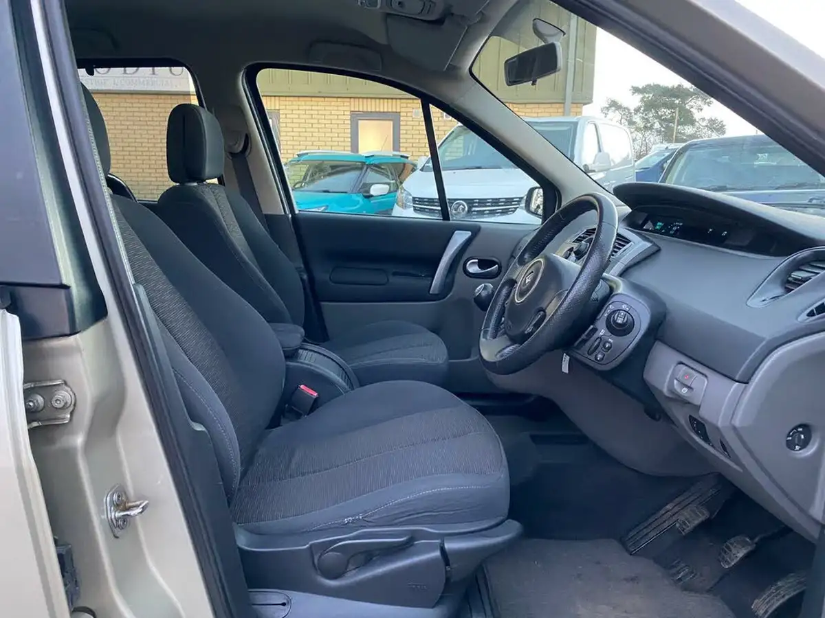 2008-renault-scenic-16-dynamique-big-5