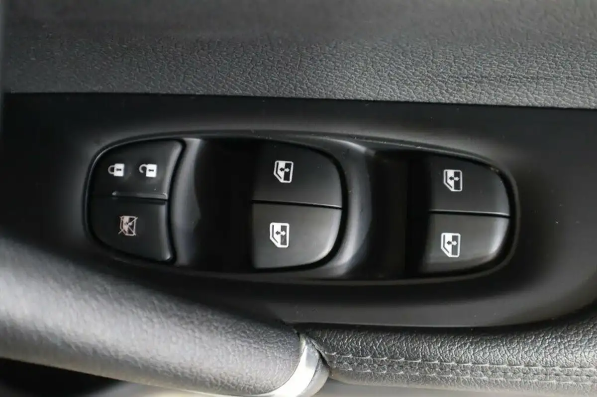 2020-nissan-qashqai-big-25
