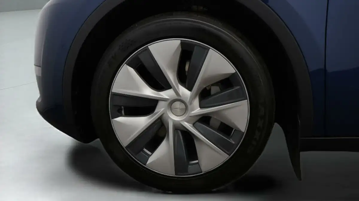 2022-tesla-model-y-e-long-range-big-18