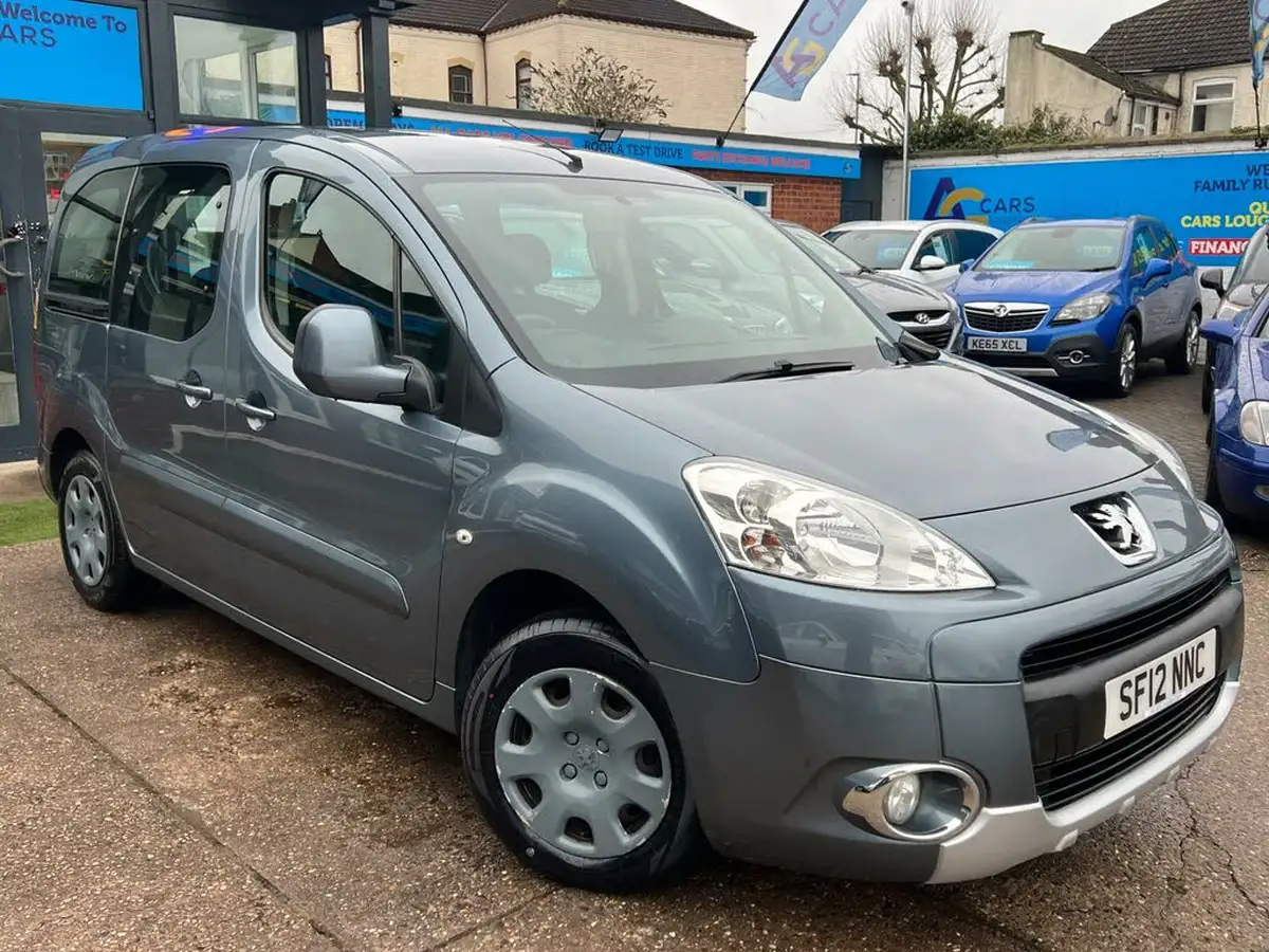 2012-peugeot-partner-16td-tepee-s-92-big-43