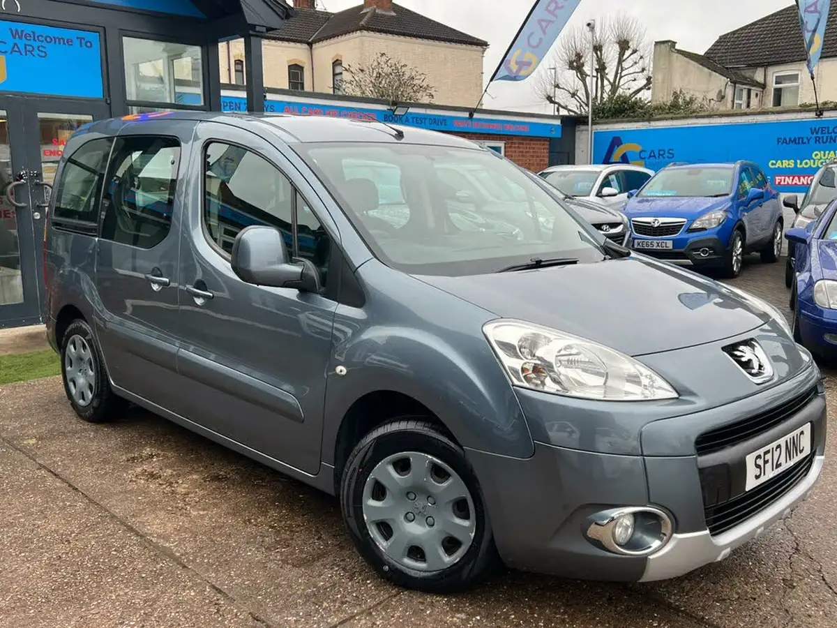 2012-peugeot-partner-16td-tepee-s-92-big-15