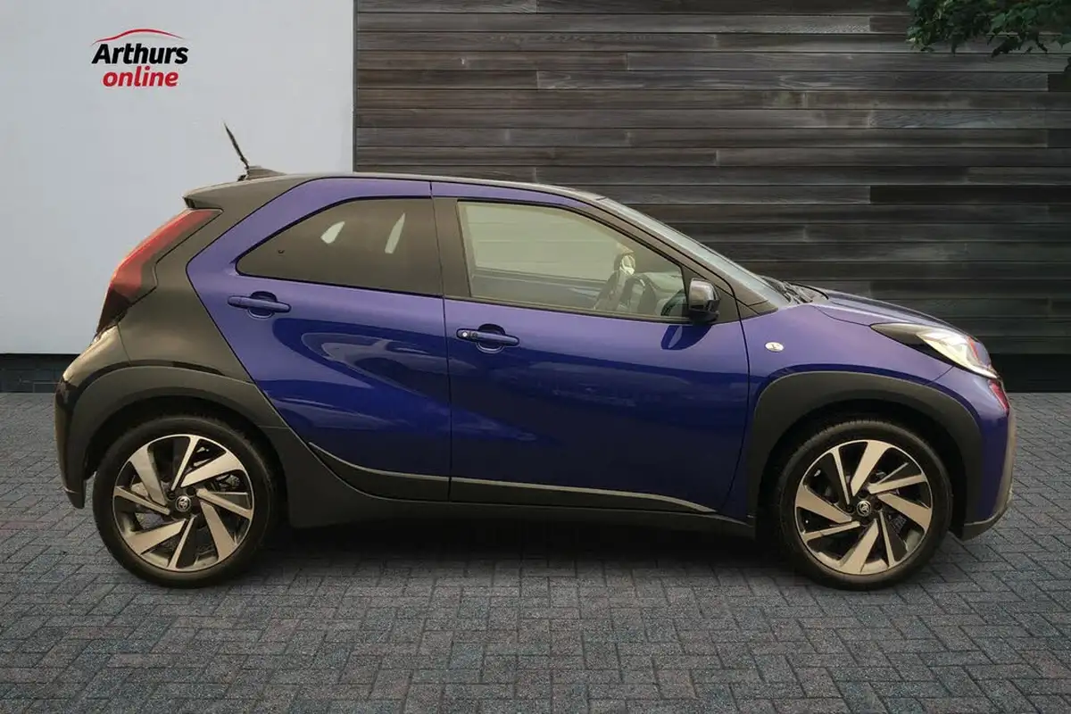 2023-toyota-aygo-x-10-vvt-i-exclusive-cvt-big-3