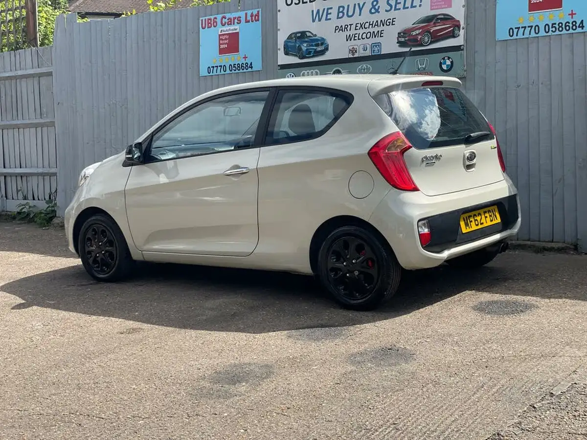 2012-kia-picanto-125-halo-big-21