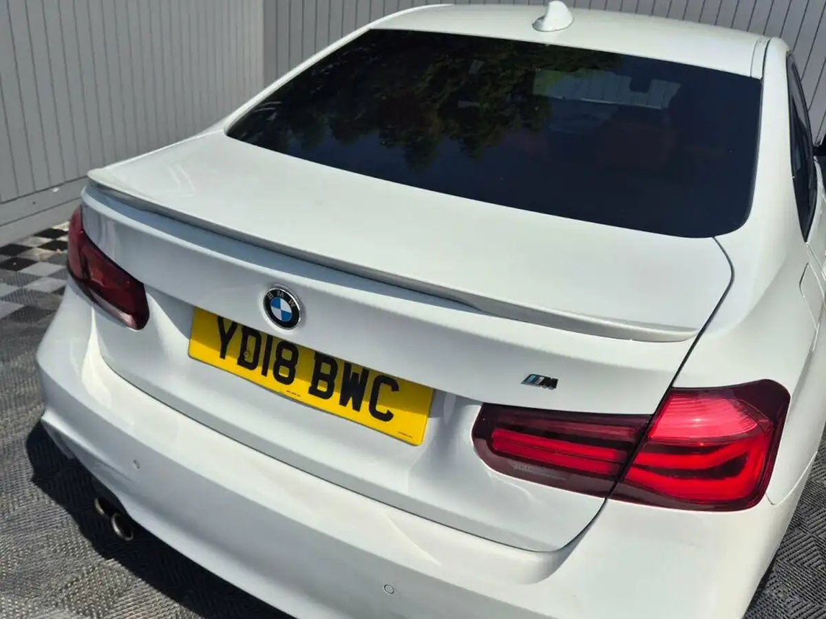 2018-bmw-3-series-20-320i-m-sport-shadow-edition-saloon-4d-auto-big-17