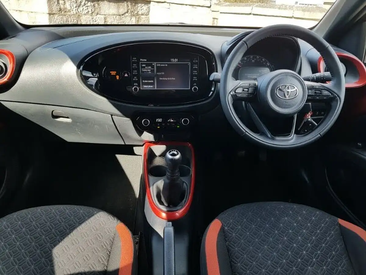 2022-toyota-aygo-x-10-vvt-i-edge-big-2