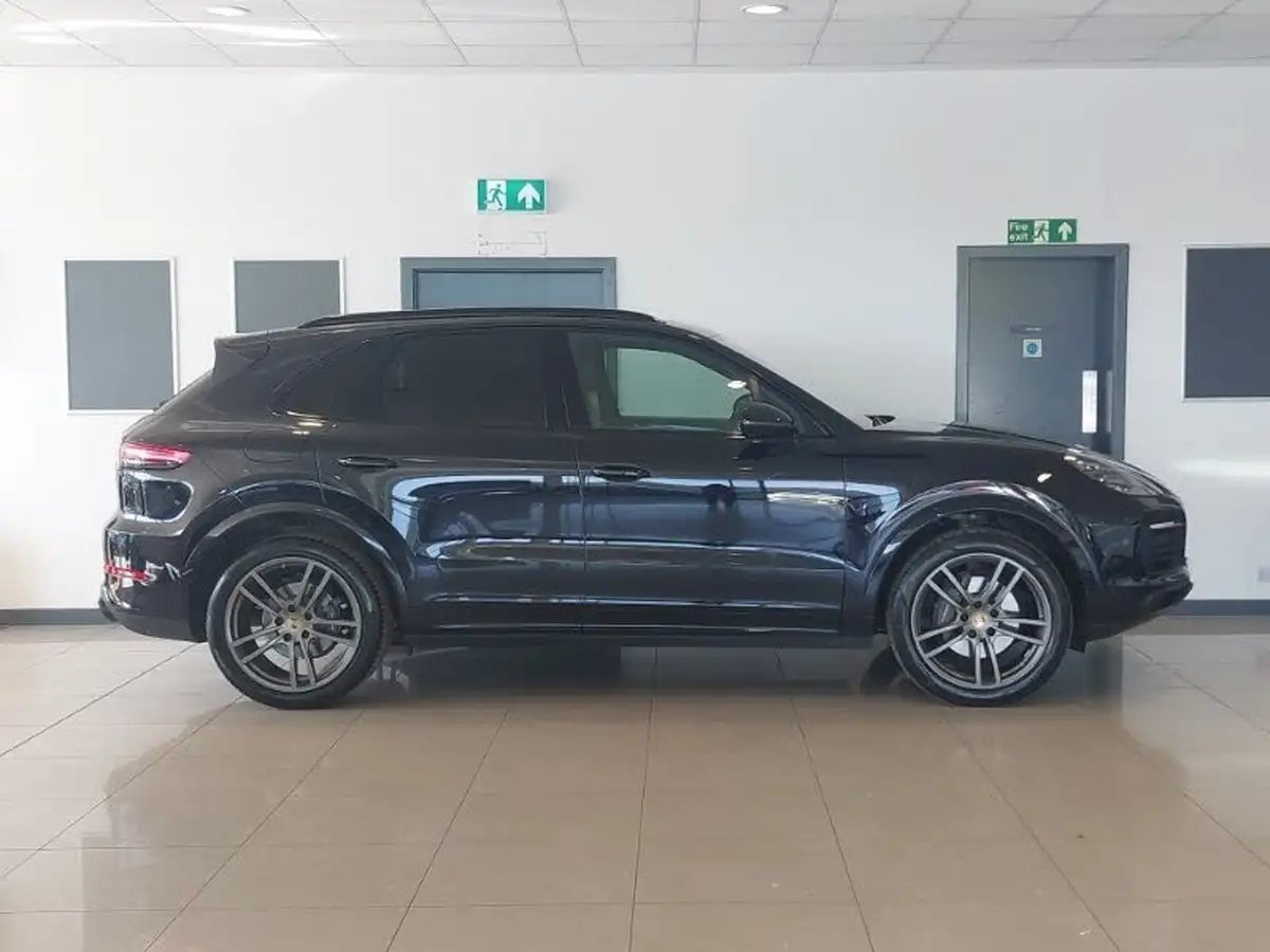 2022-porsche-cayenne-30-v6-platinum-edition-station-wagon-big-2