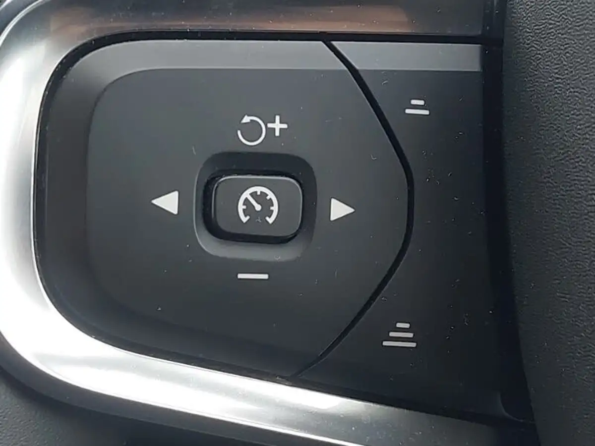 2022-volvo-xc40-e-recharge-plus-228bhp-big-15