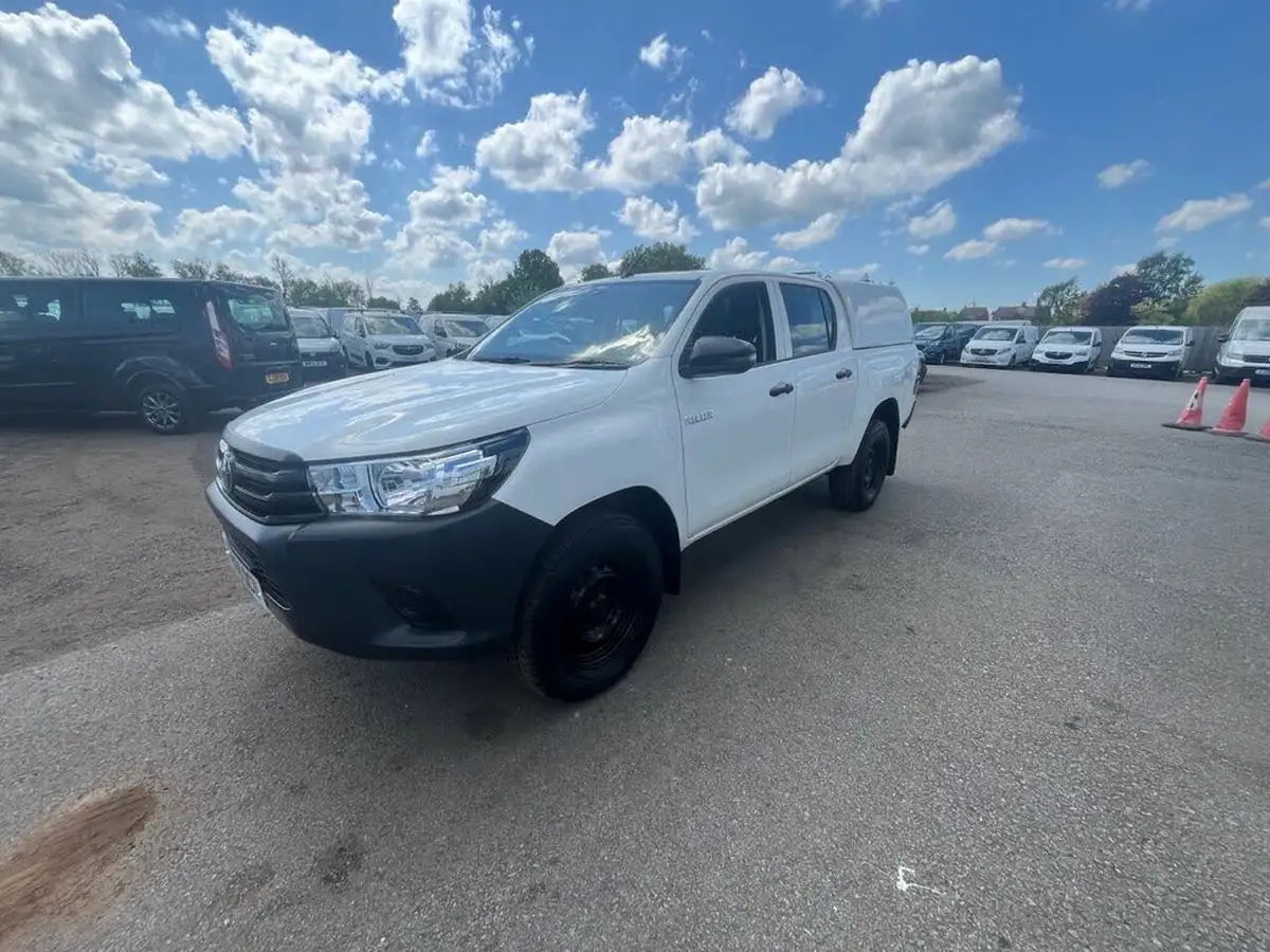 2020-toyota-hi-lux-24d-4d-active-150hpeu6dt-e-35t-double-pick-up-big-2