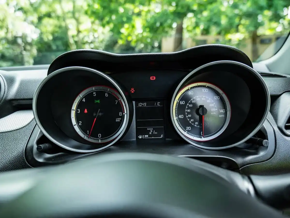 2019-suzuki-swift-12-dualjet-attitude-big-26
