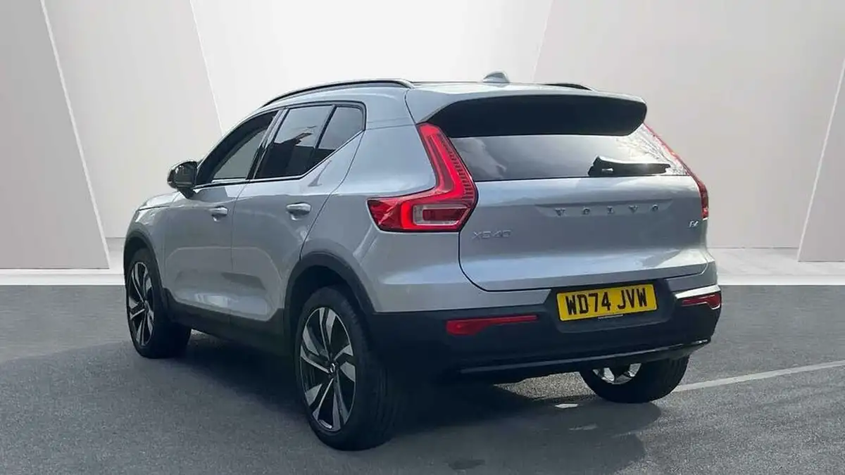 2024-volvo-xc40-20-b4-ultra-bright-big-1
