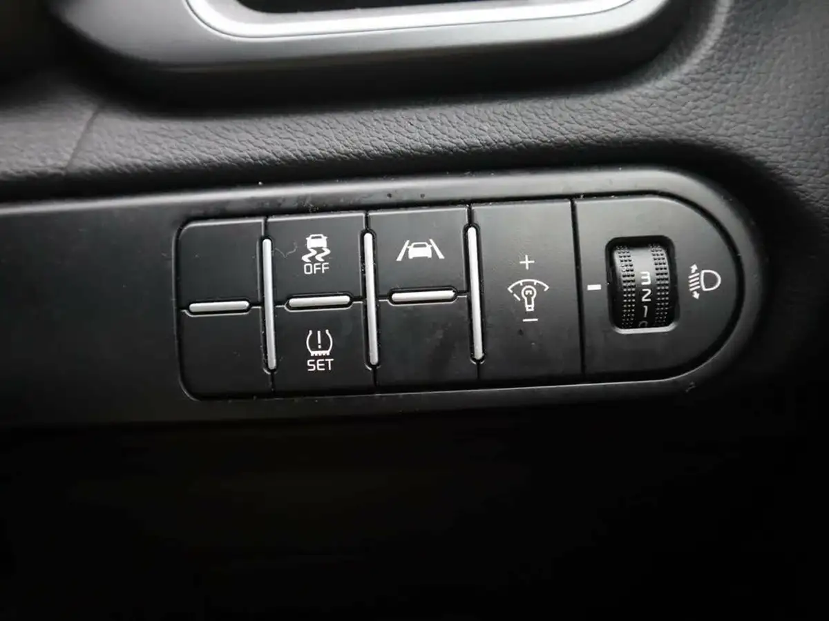 2024-kia-xceed-15-t-gdi-2-138bhp-big-34